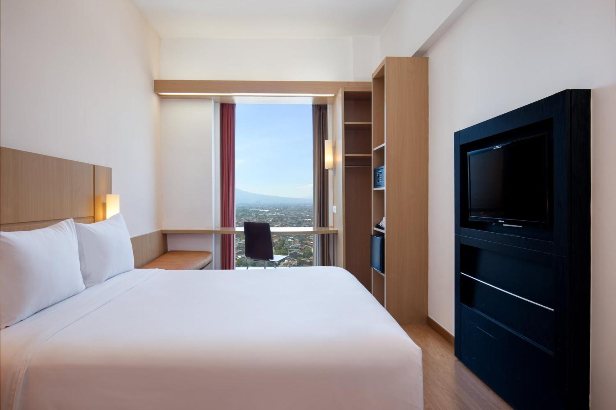 Ibis Trans Hotel 3*